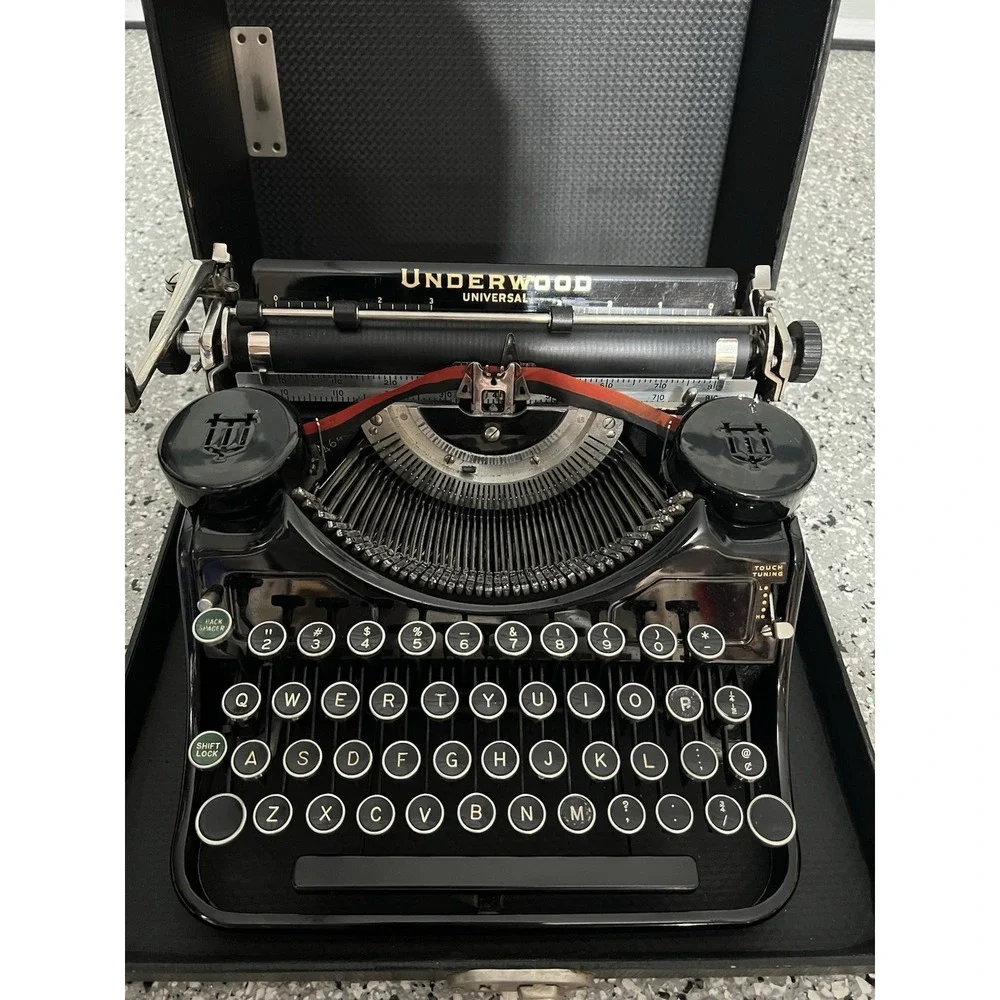 Vintage Underwood Universal Typewriter w Case Black Tested Works
